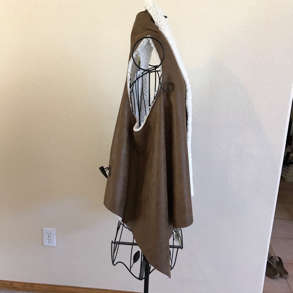 Vest - Picture 6 of 6